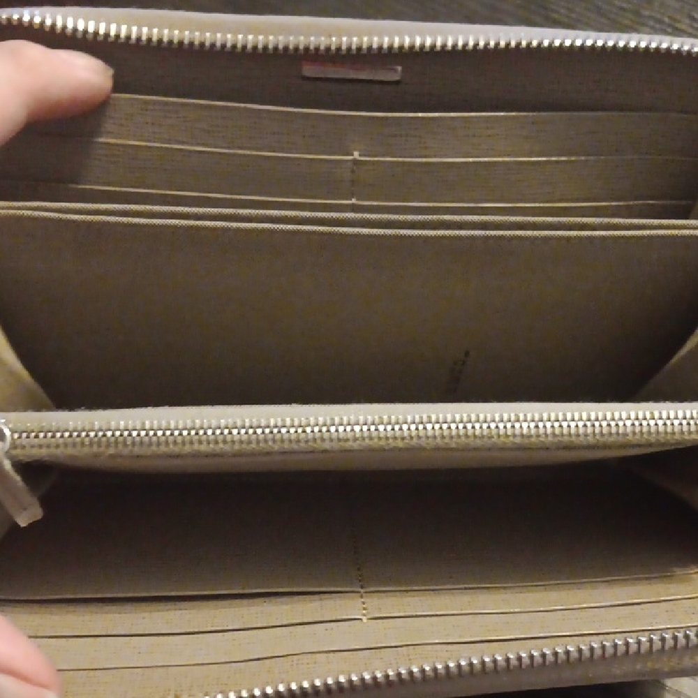 Fendi Full Zip Around Tan Women's Wallet (EUC) - Picture 4 of 13
